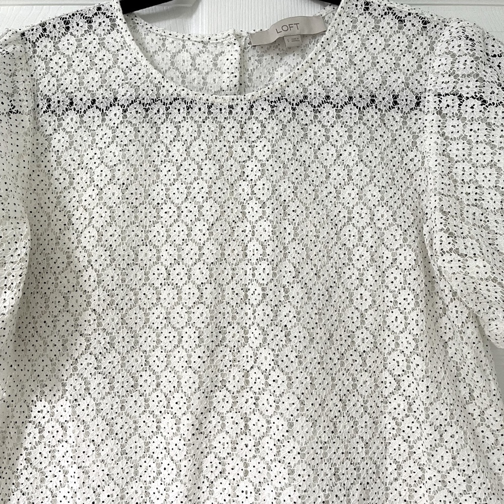 Loft lace button back blouse